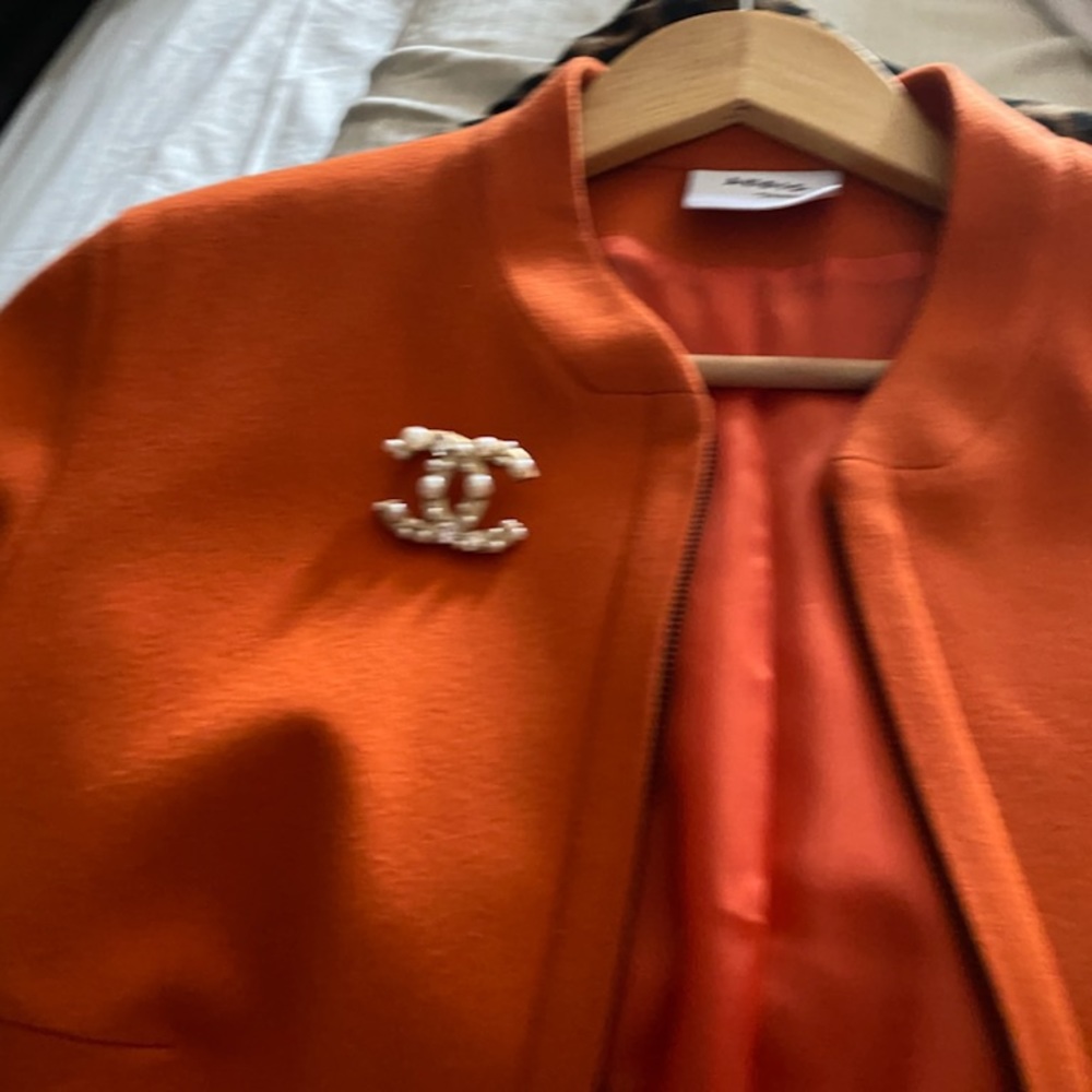 Gorgeous Authentic Chanel Brooch - Picture 11 of 11